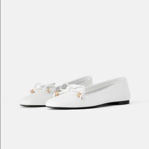 NWT. Zara White Leather Ballet flats. Size 6,5.